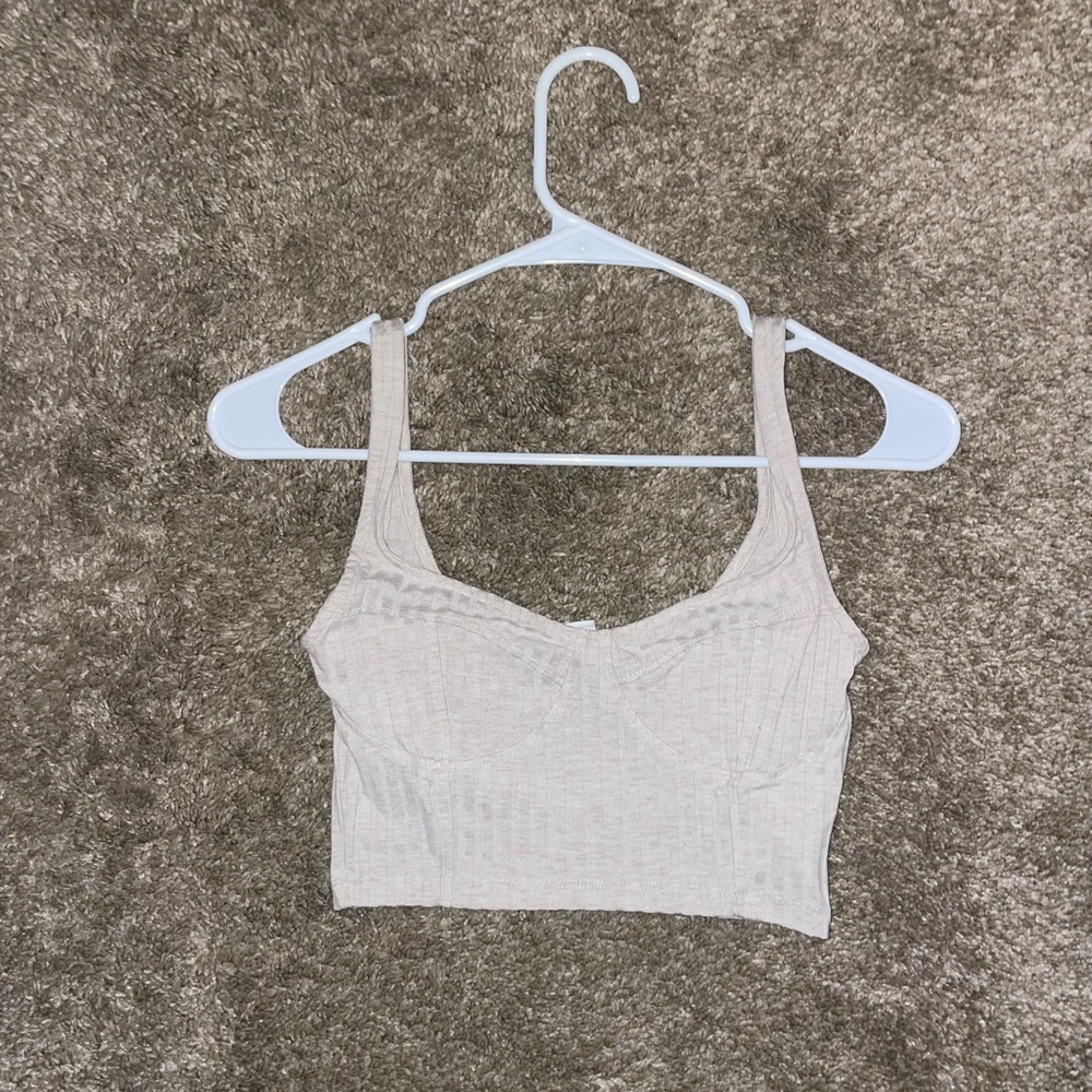 crème crop top